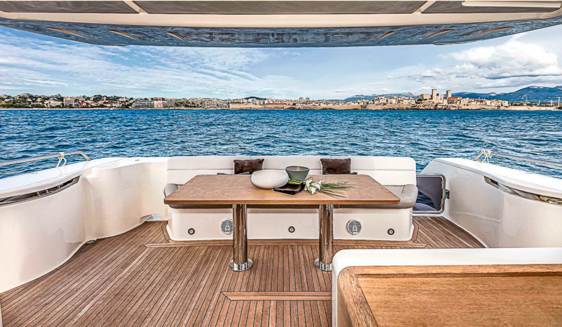 FERRETTI 690 _ROUSSEY YACHTING